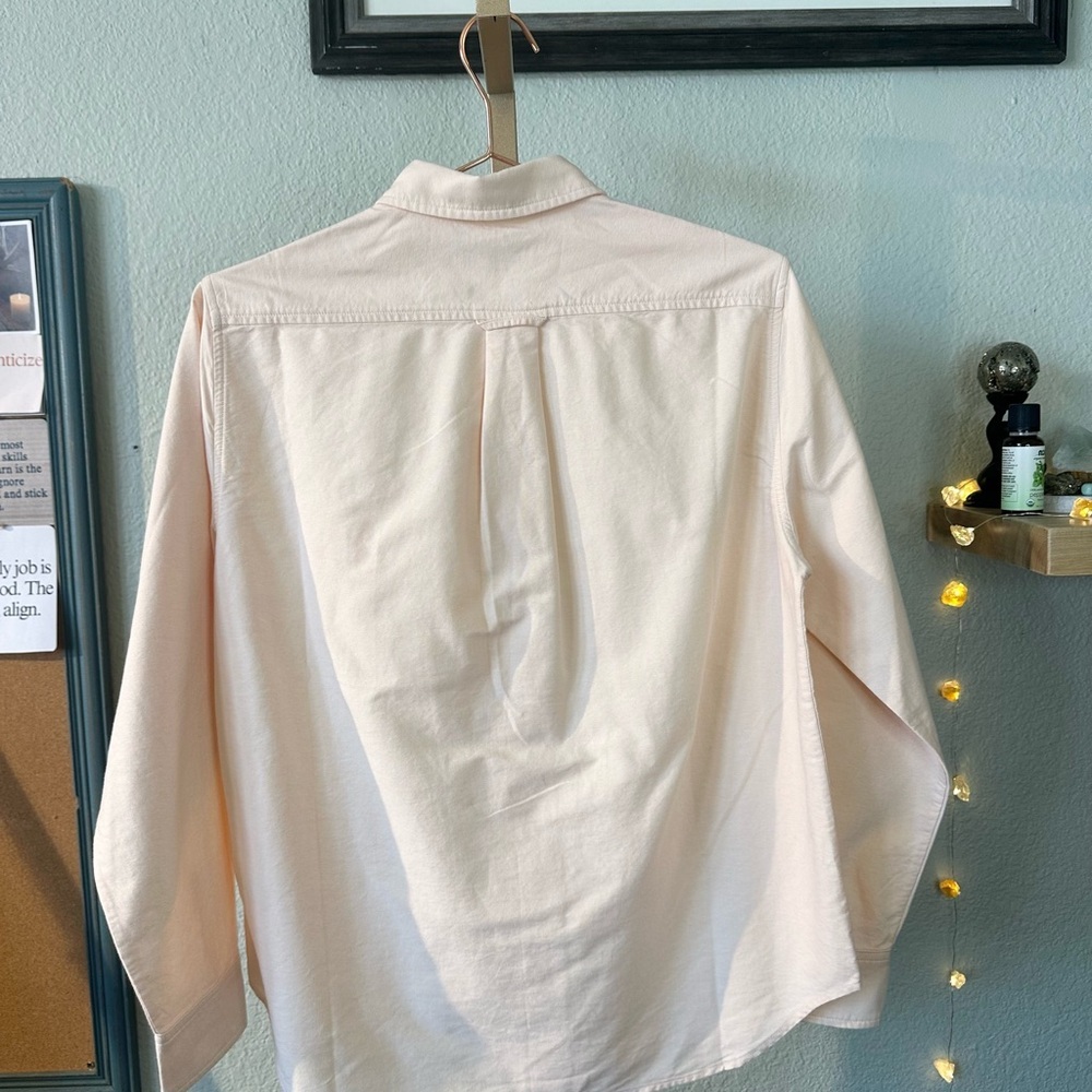 Everlane | The Must-Have Oxford Shirt in Apricot - Picture 5 of 9